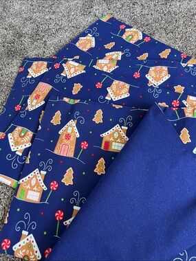 4 placemats and runner. New. QVC - Temptations brand. Cute gingerbread homes!
